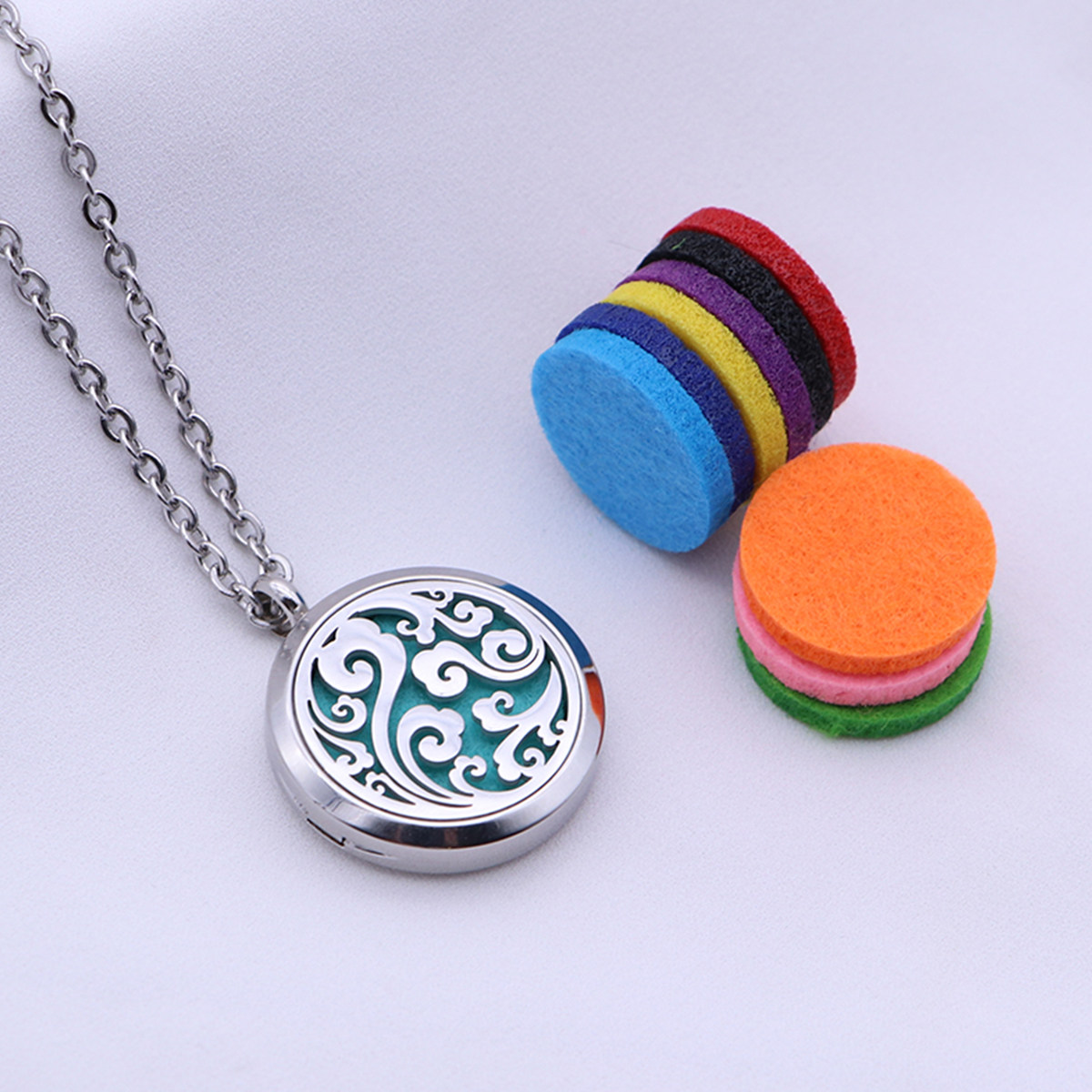 エッセンシャルオイルペンダント アロマセラピーディフューザー - Diffuser Necklace Locket のレビューと価格